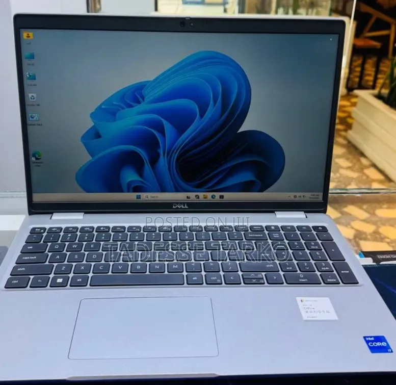 New Laptop Dell Precision 3581 16GB Intel Core i7 SSD 1T