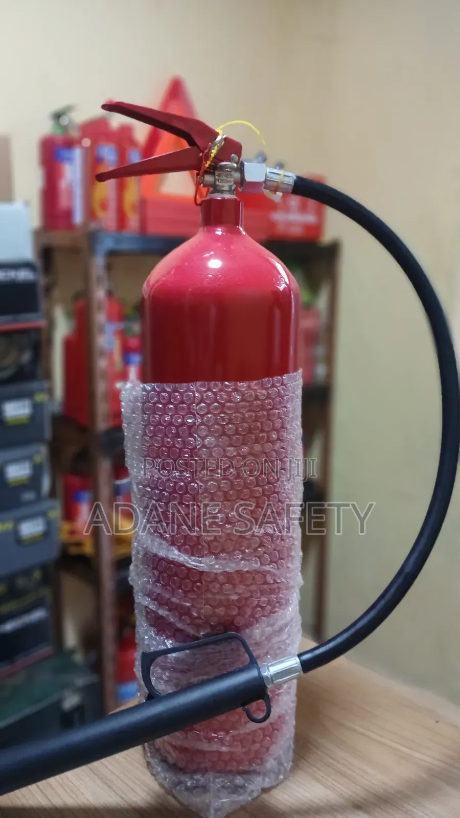 ለሬስቶራንቶች አስገዳጅ የሆነውን 5kg Co2 እሳት ማጥፊያ ከአዳነ ሴፍቲ ከነመስቀያው