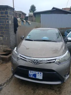 Toyota Yaris 2016 Brown