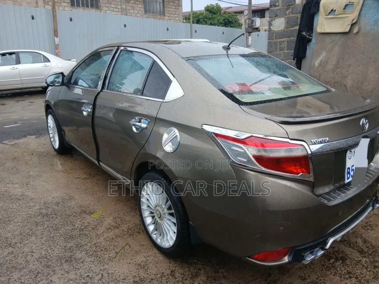 Toyota Yaris 2016 Brown