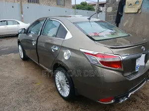 Toyota Yaris 2016 Brown