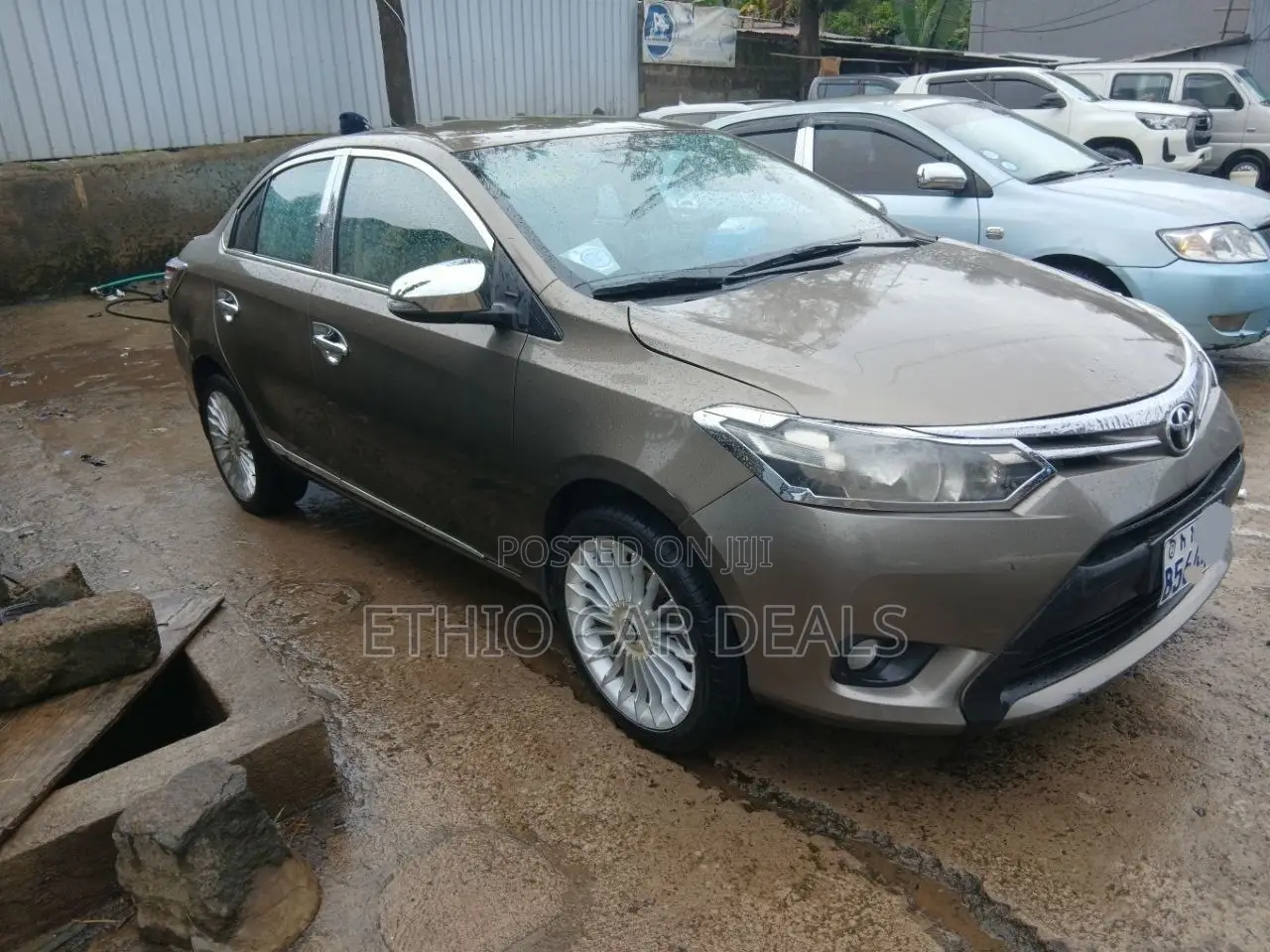 Toyota Yaris 2016 Brown