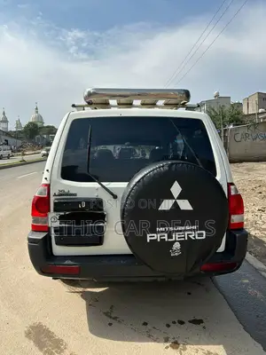 Mitsubishi Pajero 2005 White