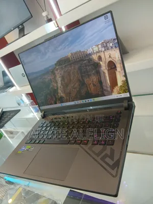 New Laptop Asus ROG Strix G15 16GB Intel Core i9 SSD 1T
