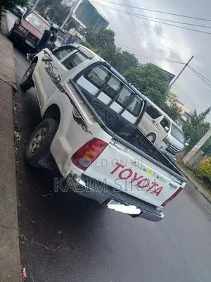 Toyota Hilux 2010 White