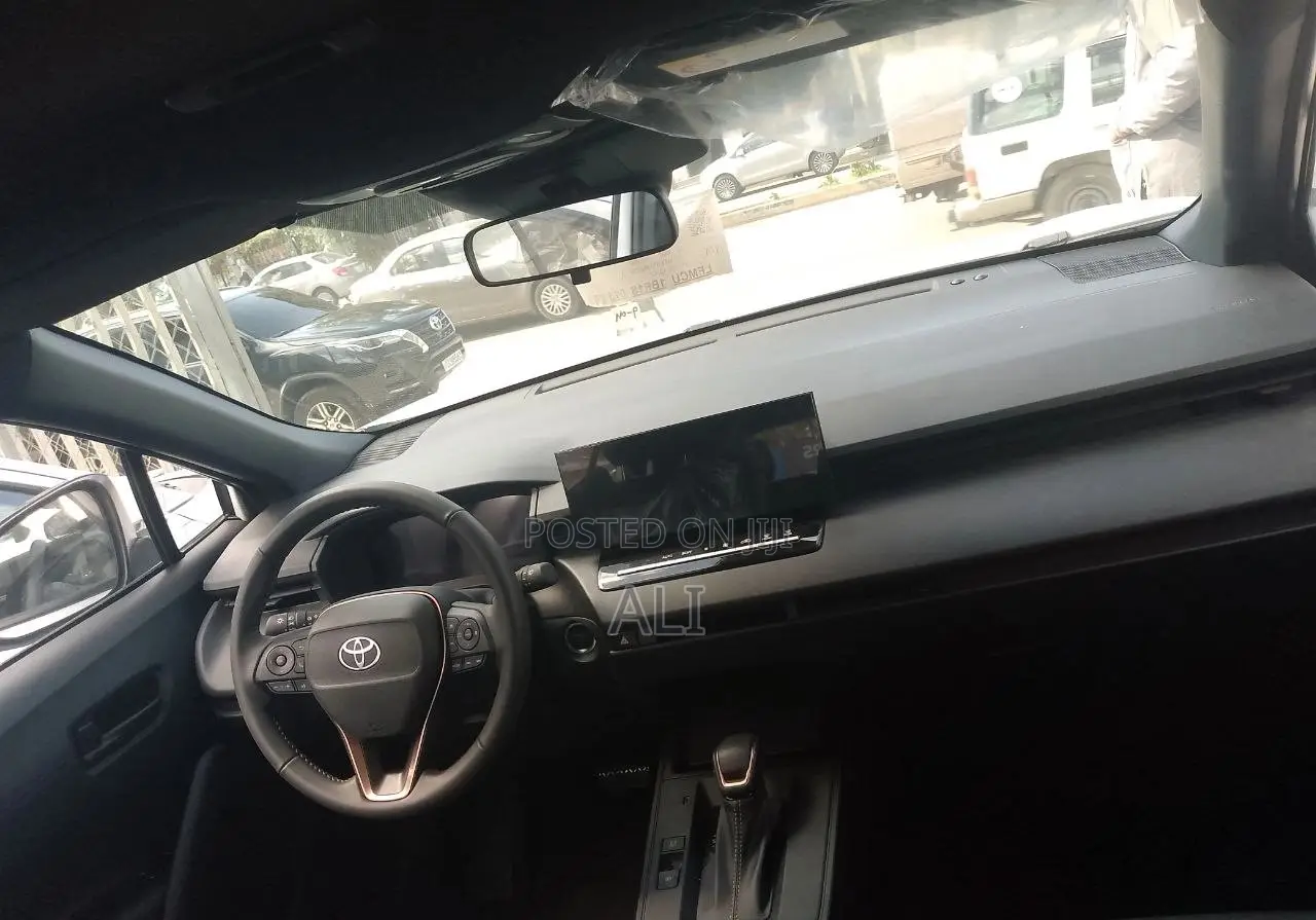 New Toyota Corolla Cross Hybrid 2025