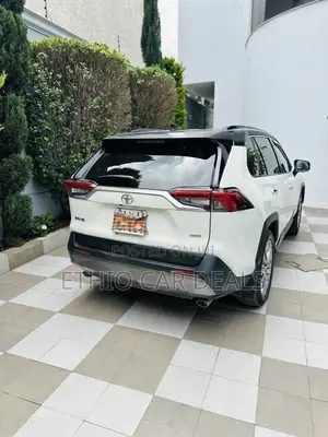 Toyota RAV4 2020 White