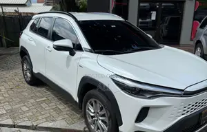 New Toyota Corolla Cross Hybrid 2025