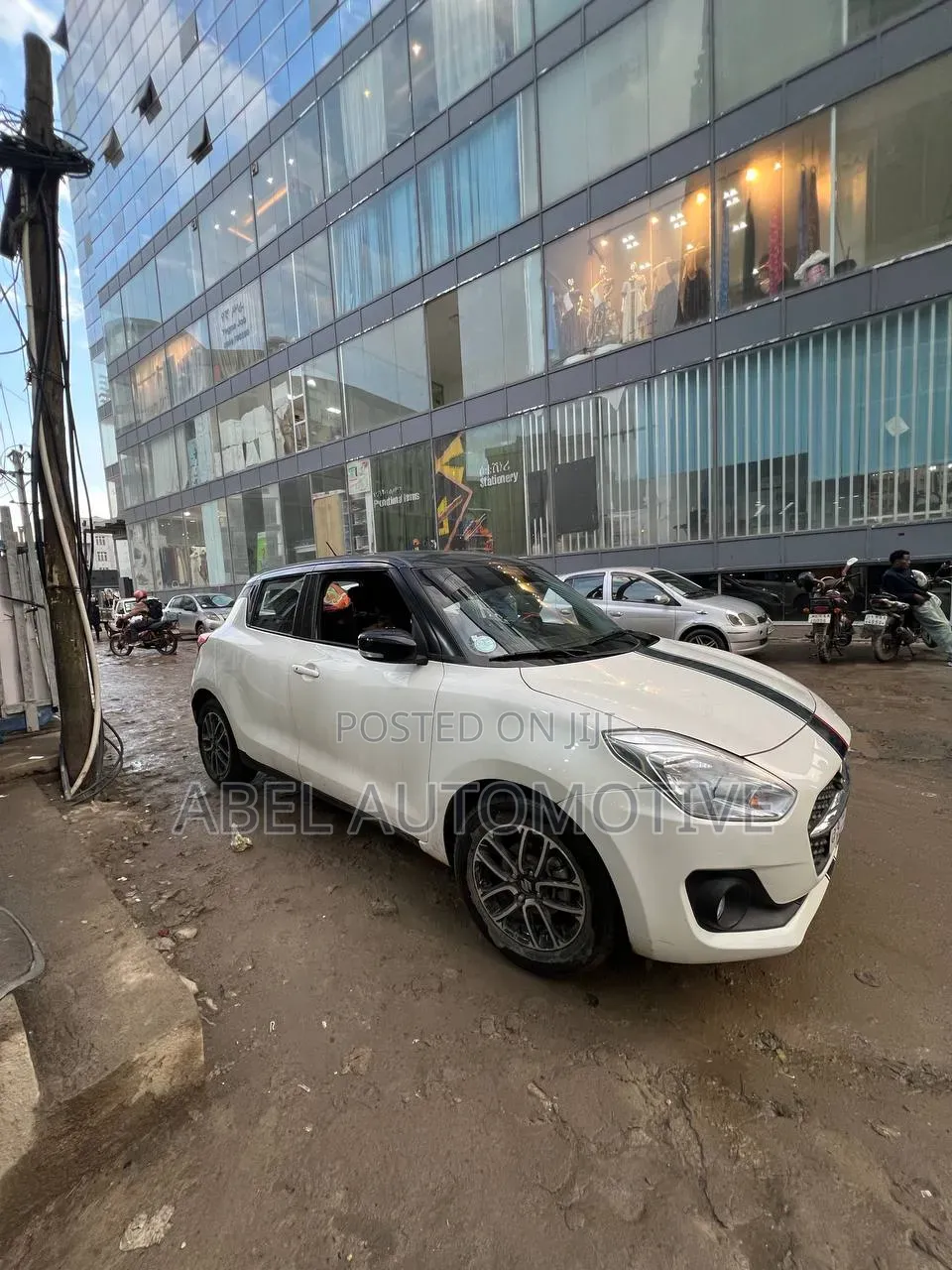 Suzuki Swift 2022 White
