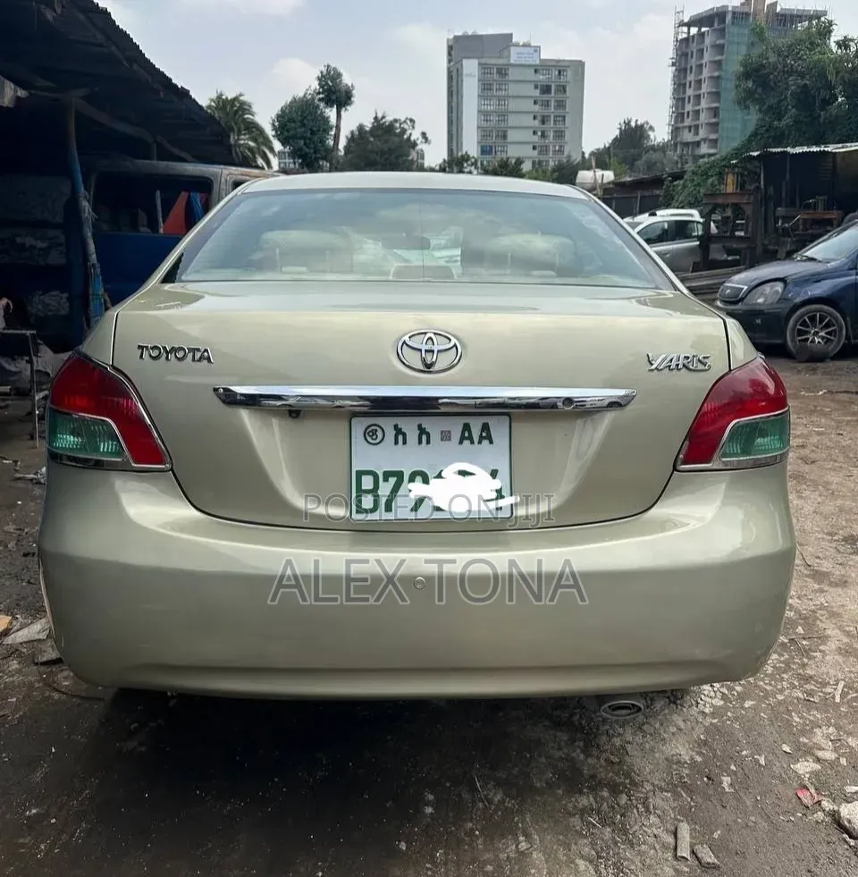 Toyota Yaris 2007 Gold