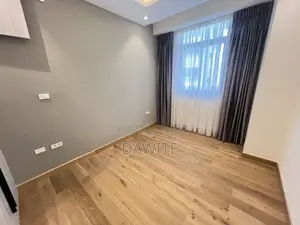 3bdrm Duplex in የግል አፓርትመንት, Bole for sale