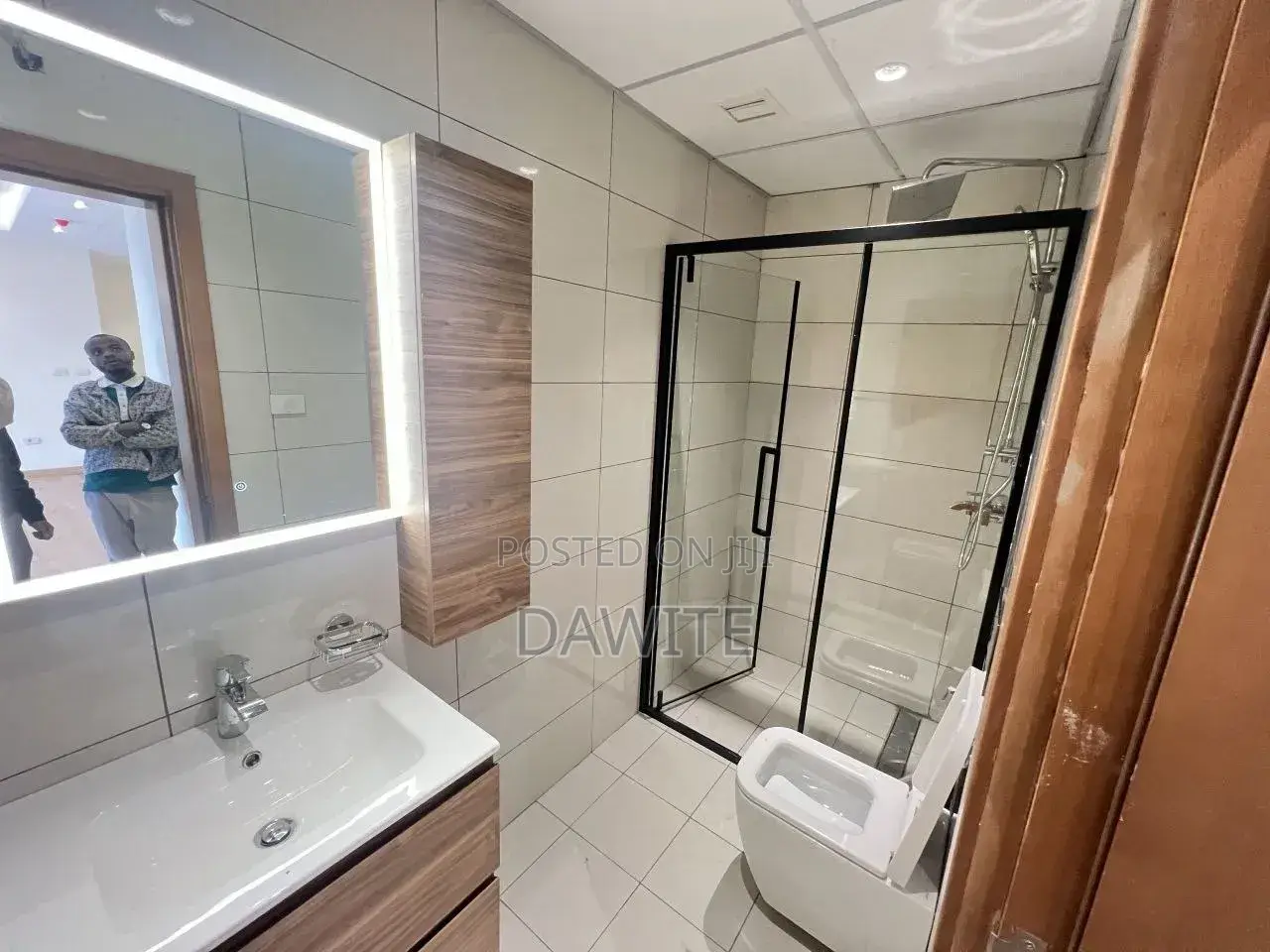 3bdrm Duplex in የግል አፓርትመንት, Bole for sale