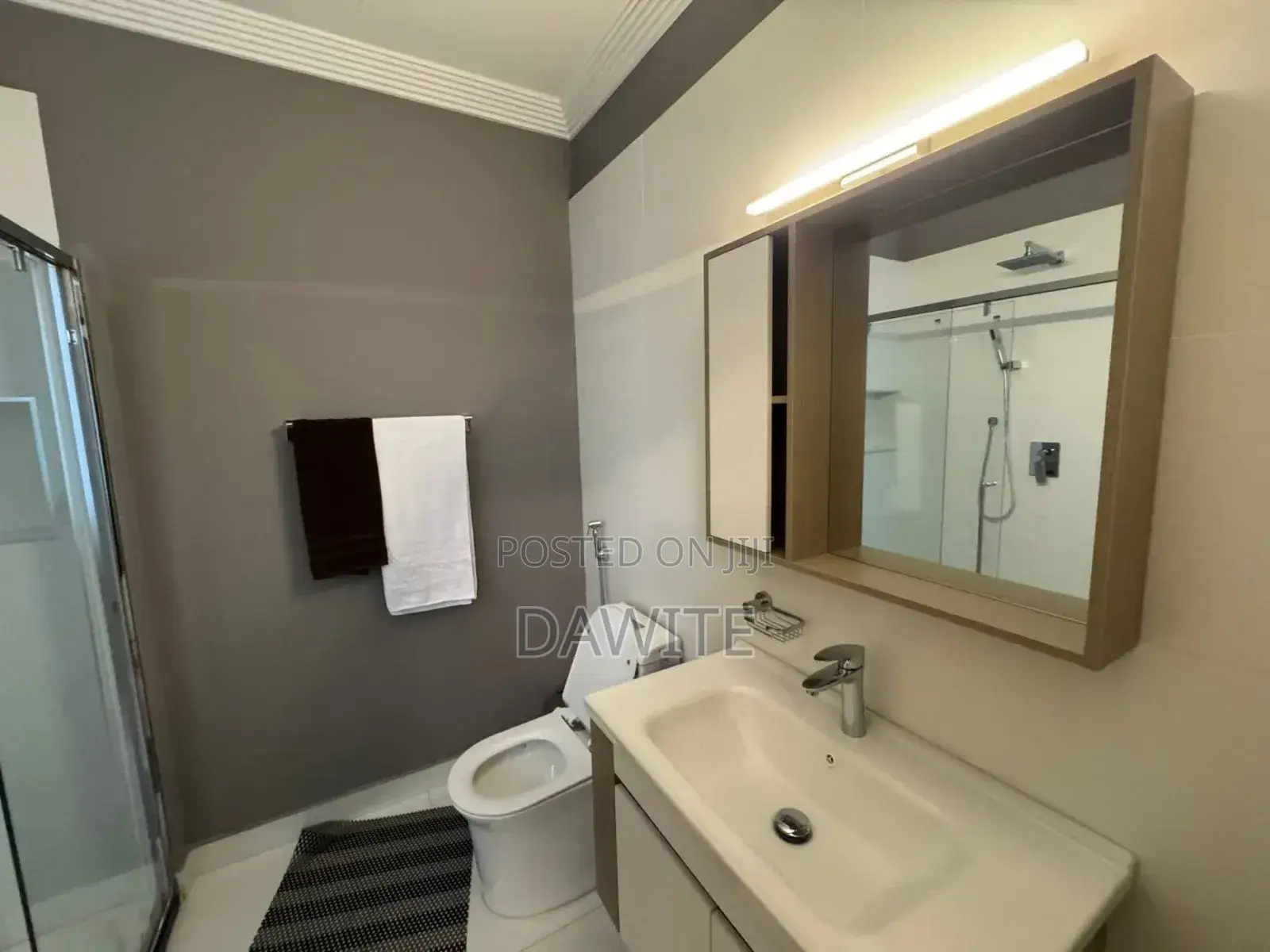 3bdrm Duplex in የግል አፓርትመንት, Bole for sale