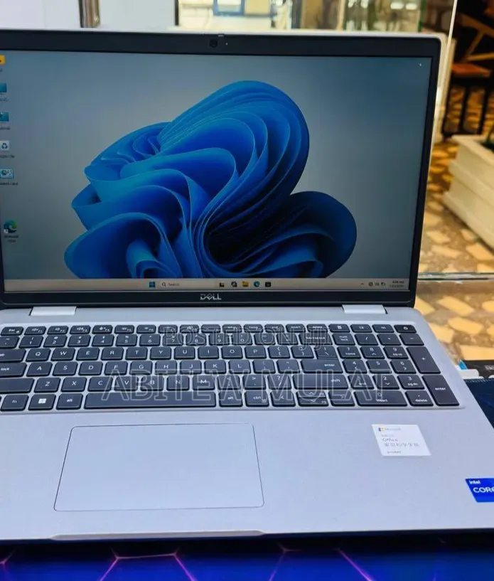 New Laptop Dell Precision 3581 16GB Intel Core i7 SSD 1T