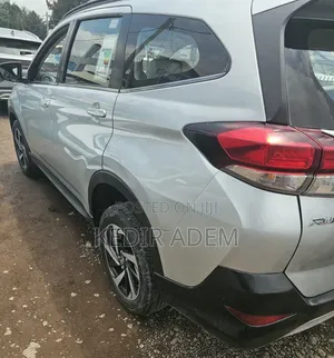 Toyota Rush 2023 Silver