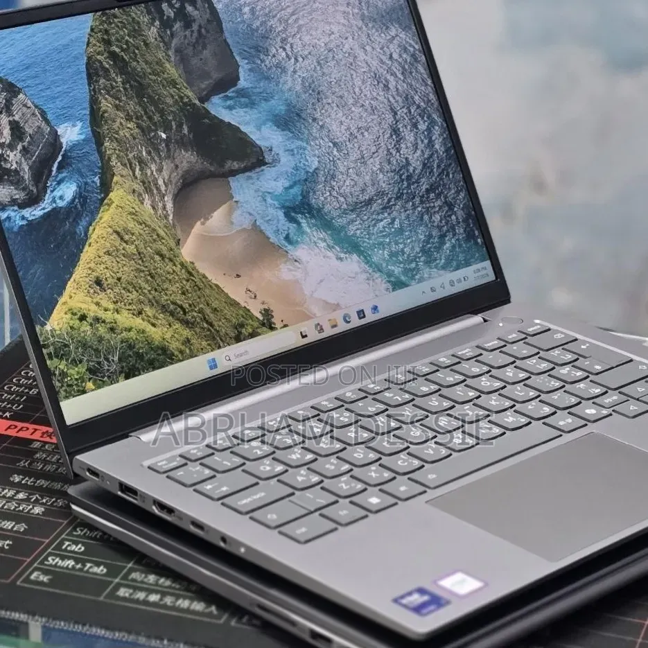 New Laptop Lenovo 16GB Intel Core Ultra 7 SSD 512GB