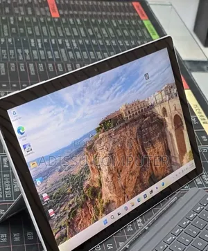 New Laptop Microsoft Surface 16GB Intel Core i7 SSD 512GB