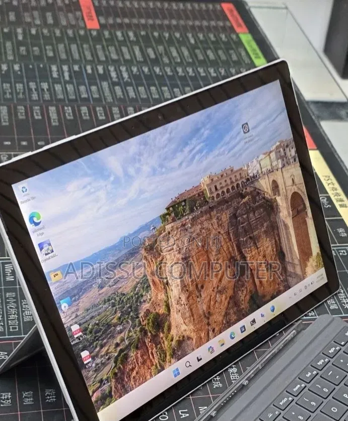 New Laptop Microsoft Surface 16GB Intel Core i7 SSD 512GB