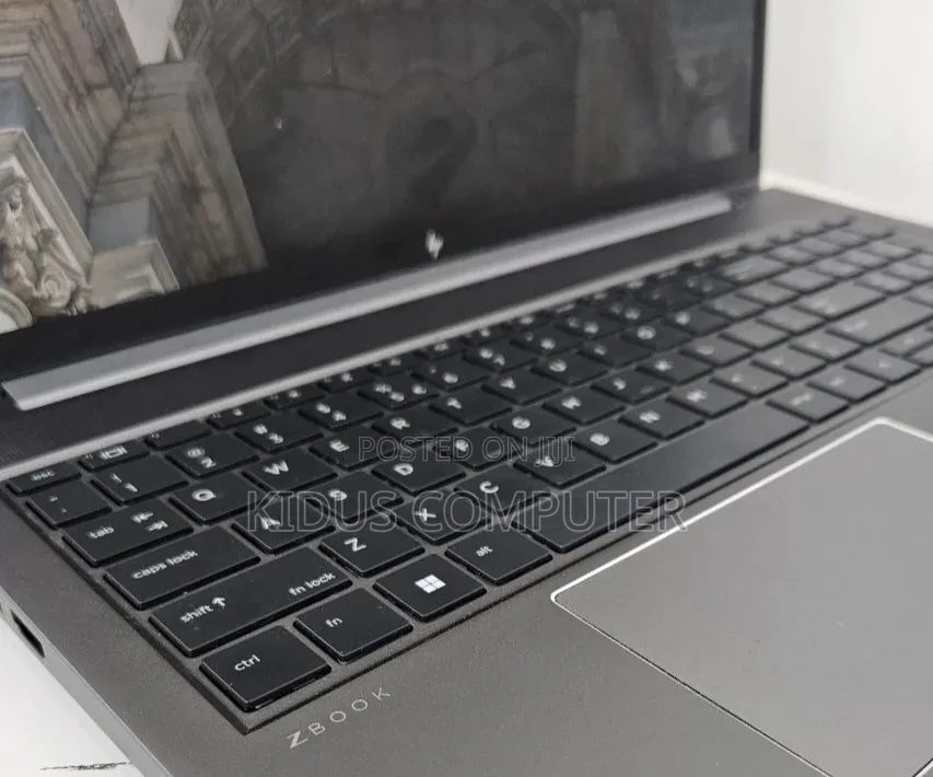 New Laptop HP ZBook Firefly G9 16GB Intel Core i7 SSD 1T