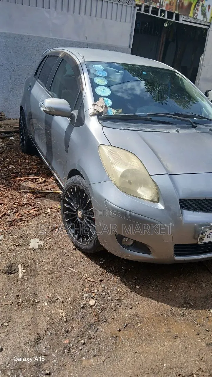 Toyota Yaris 2009 Gray