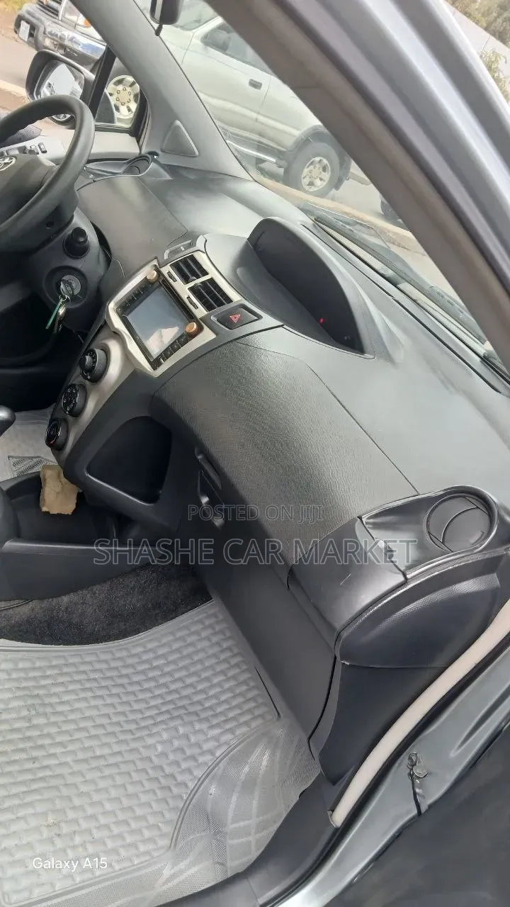 Toyota Yaris 2009 Gray
