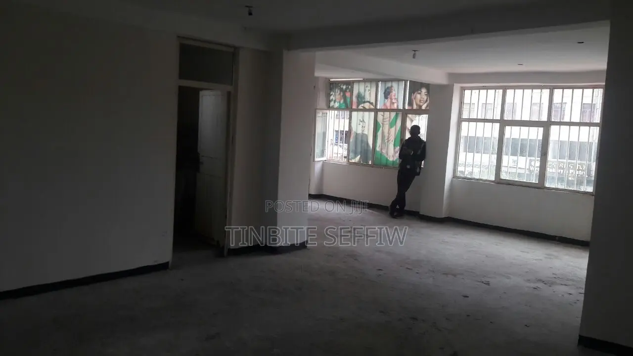 3bdrm Condo in Akaky Kaliti for sale