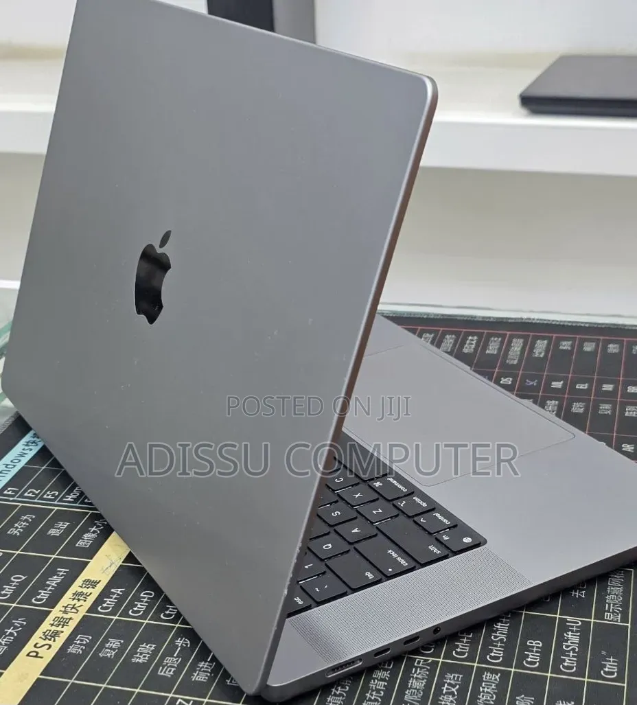 New Laptop Apple MacBook Pro 2019 32GB Apple M1 SSD 1T