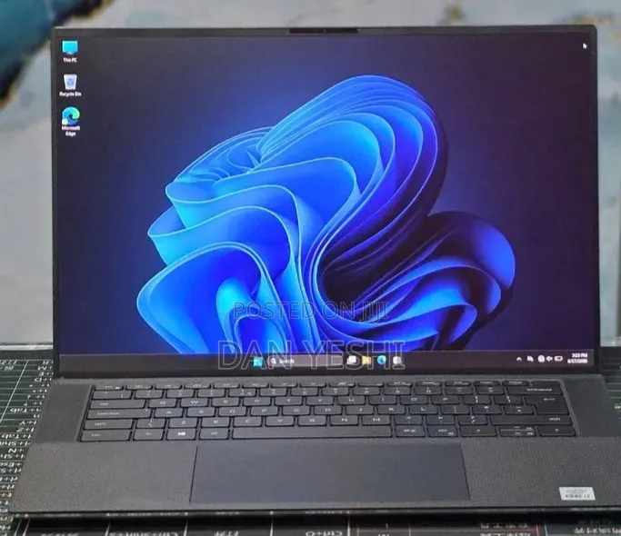 New Laptop Dell XPS 15 9500 16GB Intel Core i7 SSD 512GB