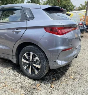 BYD E2 43 kWh 94 hp FWD 2025 Silver