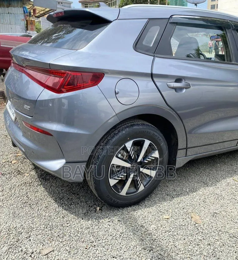 BYD E2 43 kWh 94 hp FWD 2025 Silver