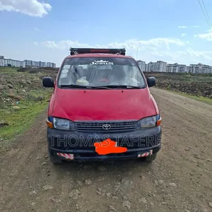 Toyota HiAce 2006 Red