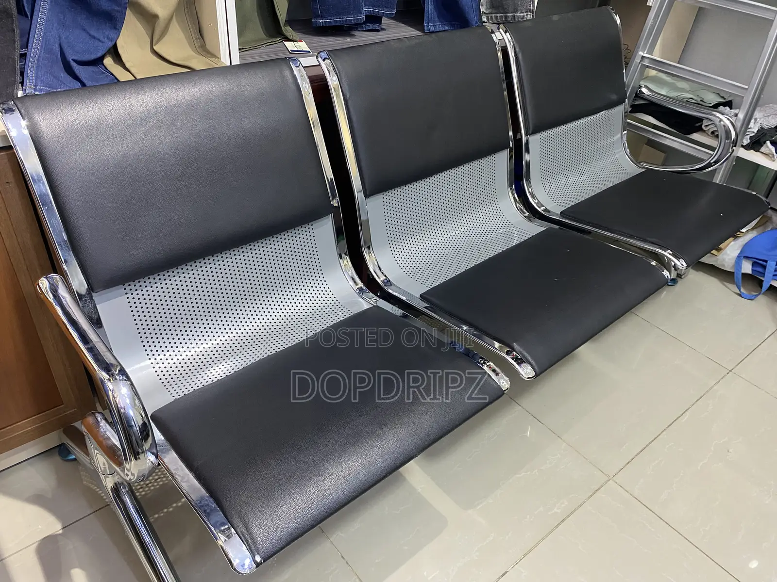 3 Sitter Leather Gust Chair 6x | Waiting Room