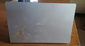 Laptop Acer Swift 4GB Intel Pentium SSD 128GB