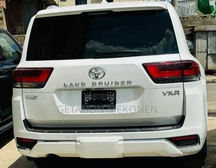 Toyota Land Cruiser 2024 White