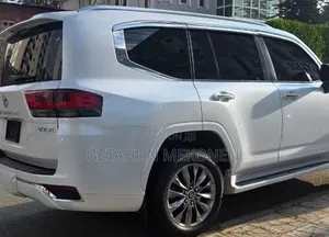 Toyota Land Cruiser 2024 White