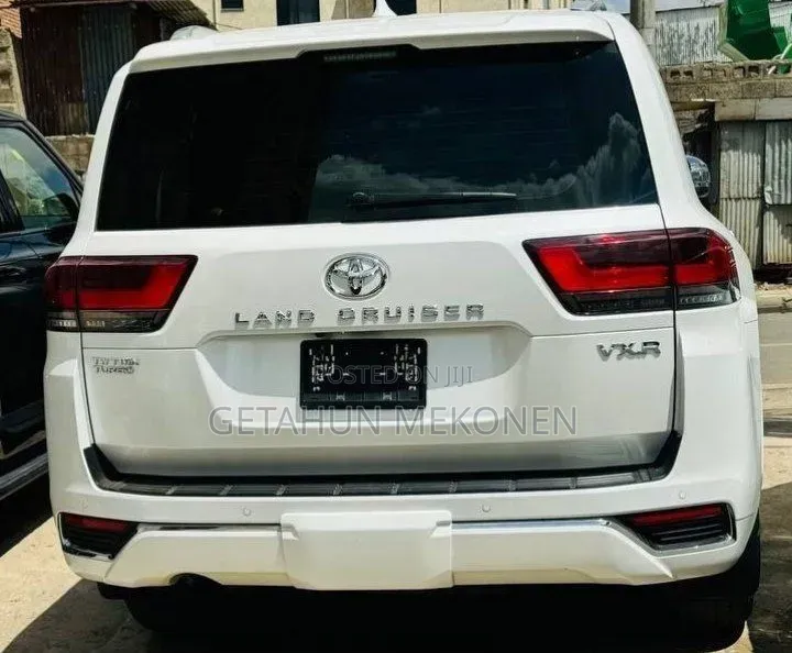 Toyota Land Cruiser 2024 White