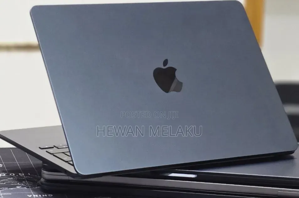 New Laptop Apple MacBook Air 2025 M4 16GB Apple M4 SSD 256GB