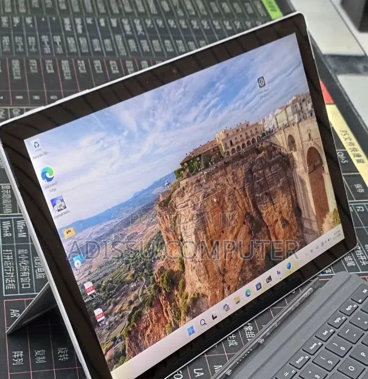 New Laptop Microsoft Surface 16GB Intel Core i7 SSD 512GB