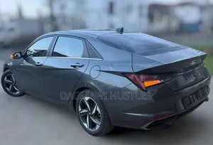 Hyundai Avante 2021 Green
