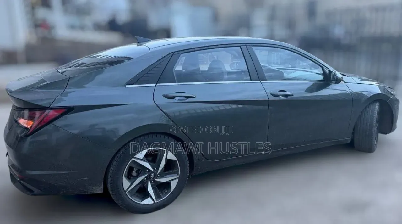 Hyundai Avante 2021 Green