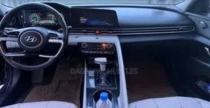 Hyundai Avante 2021 Green