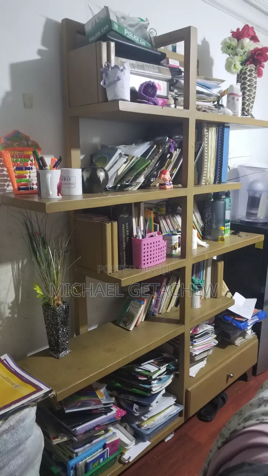 Wooden Shelf for Ur Books