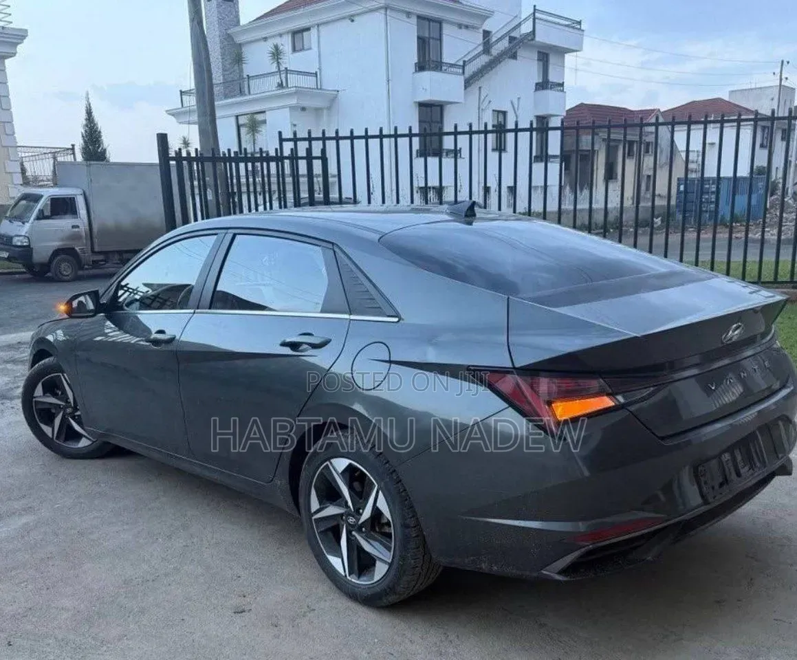 Hyundai Avante 2021 Gray