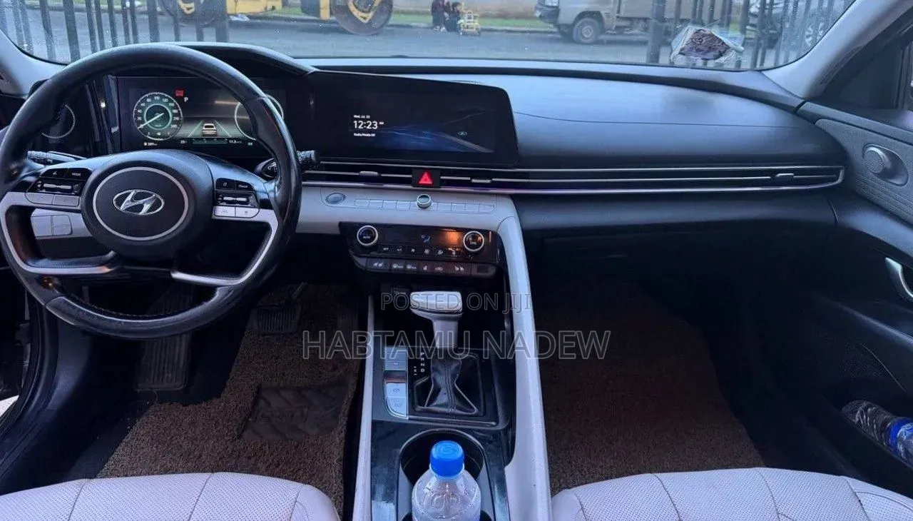 Hyundai Avante 2021 Gray