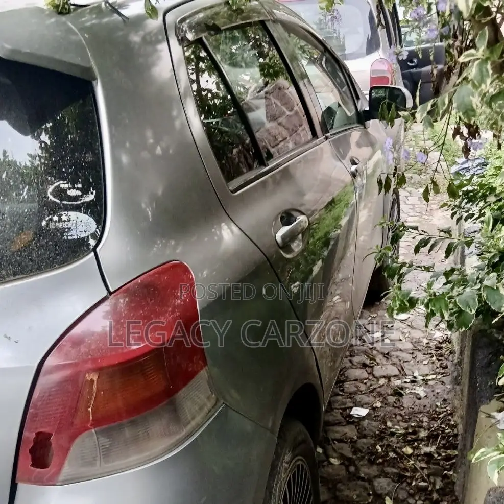 Toyota Yaris 2010 Silver