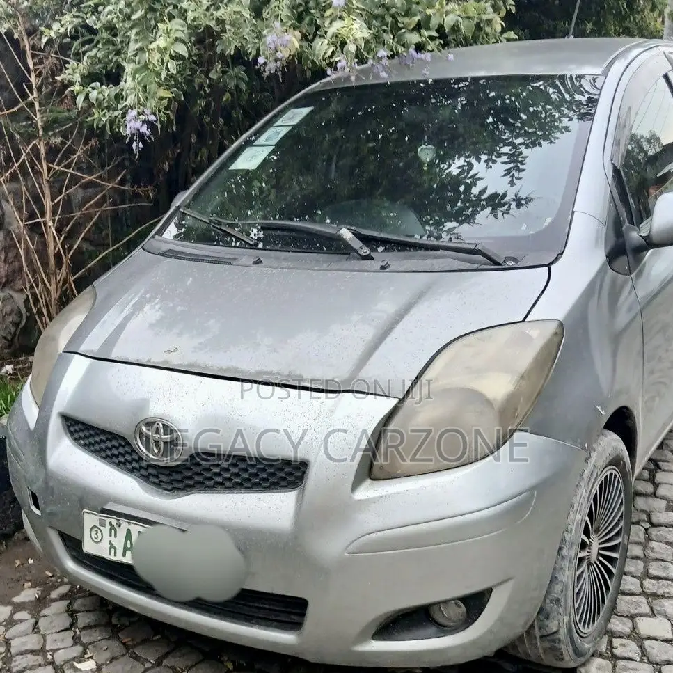 Toyota Yaris 2010 Silver
