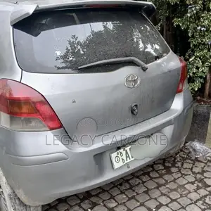Toyota Yaris 2010 Silver