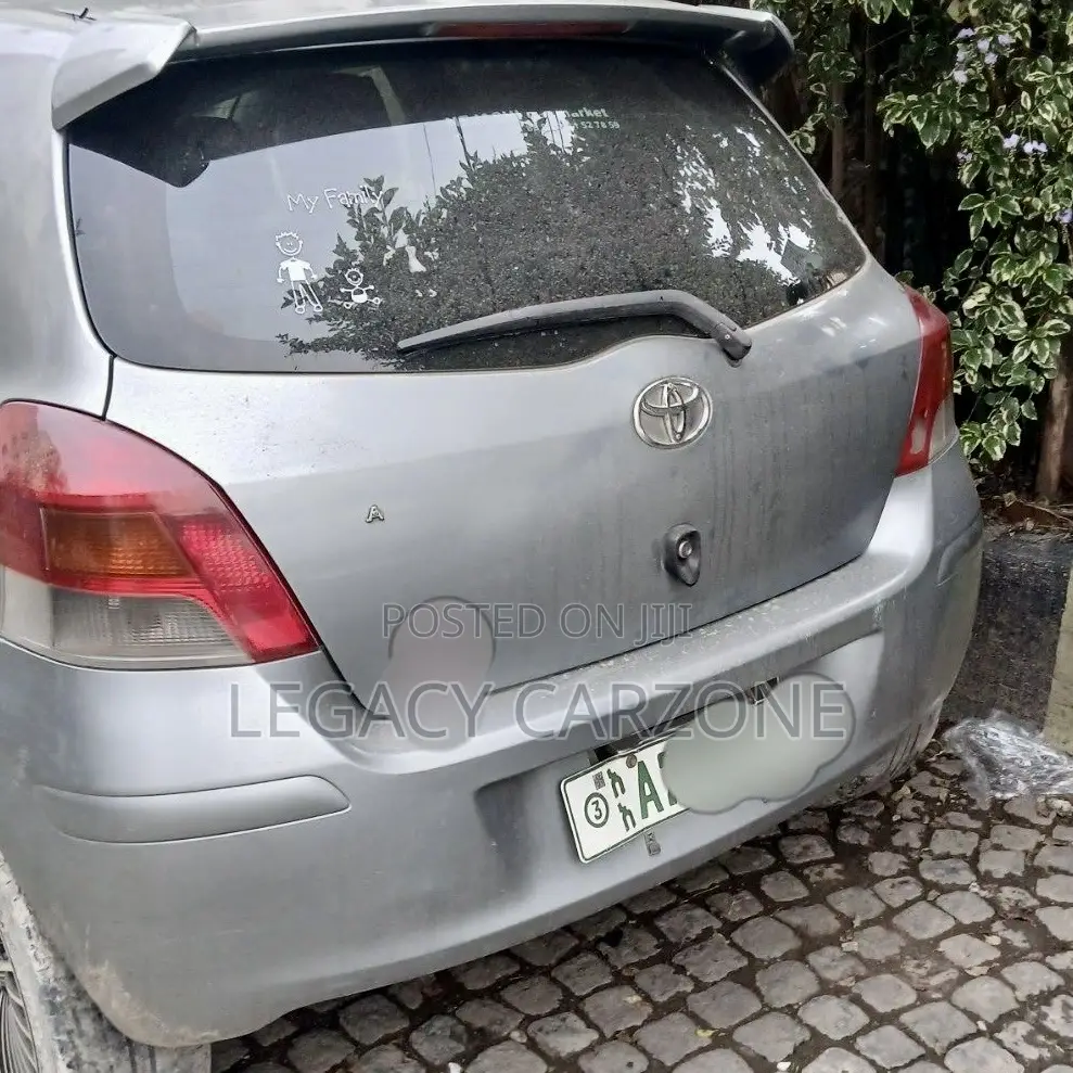 Toyota Yaris 2010 Silver