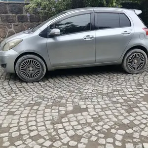 Toyota Yaris 2010 Silver