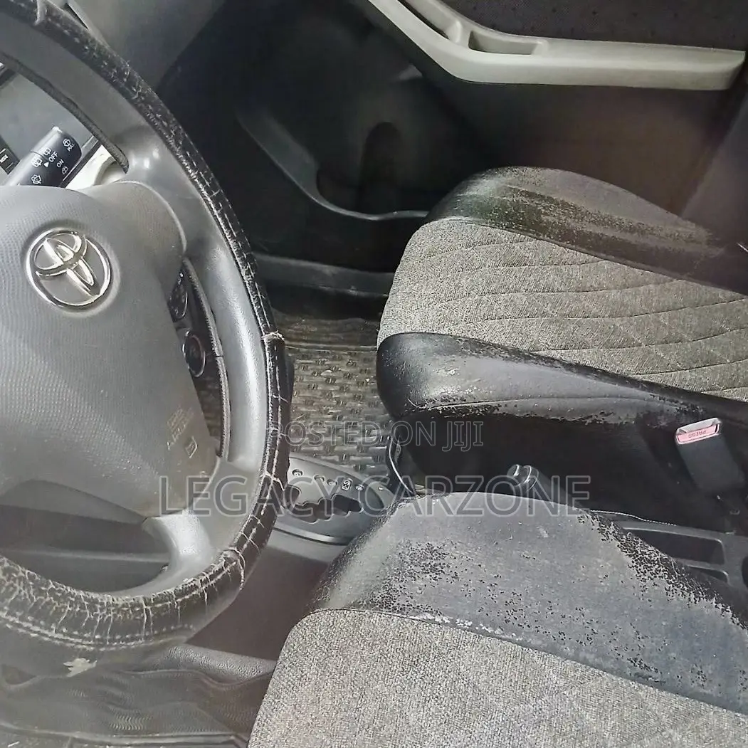 Toyota Yaris 2010 Silver